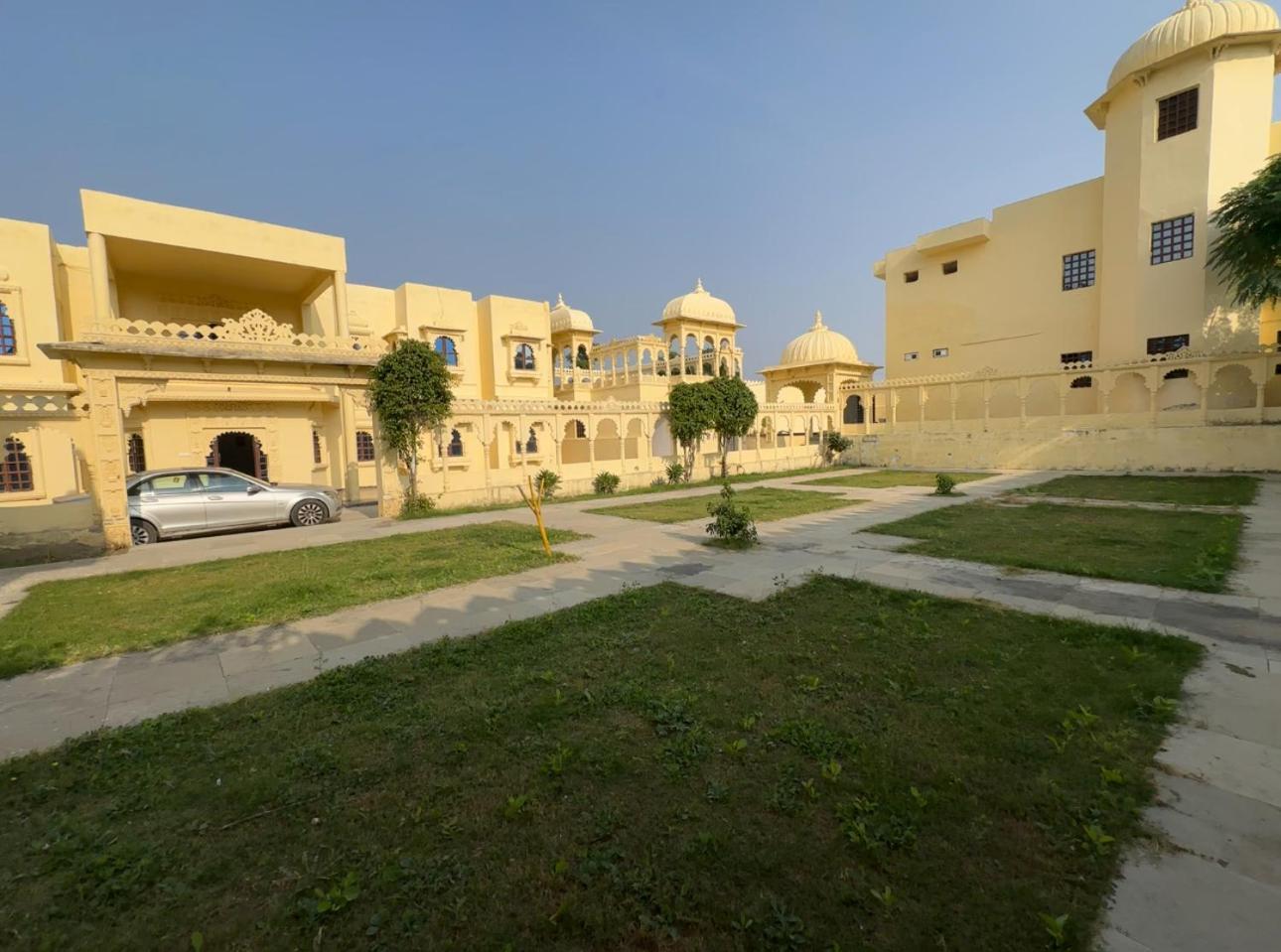 The Burj Resort Luxurious Stay Udaipur Exterior photo
